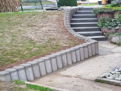 Treppe und Mauer